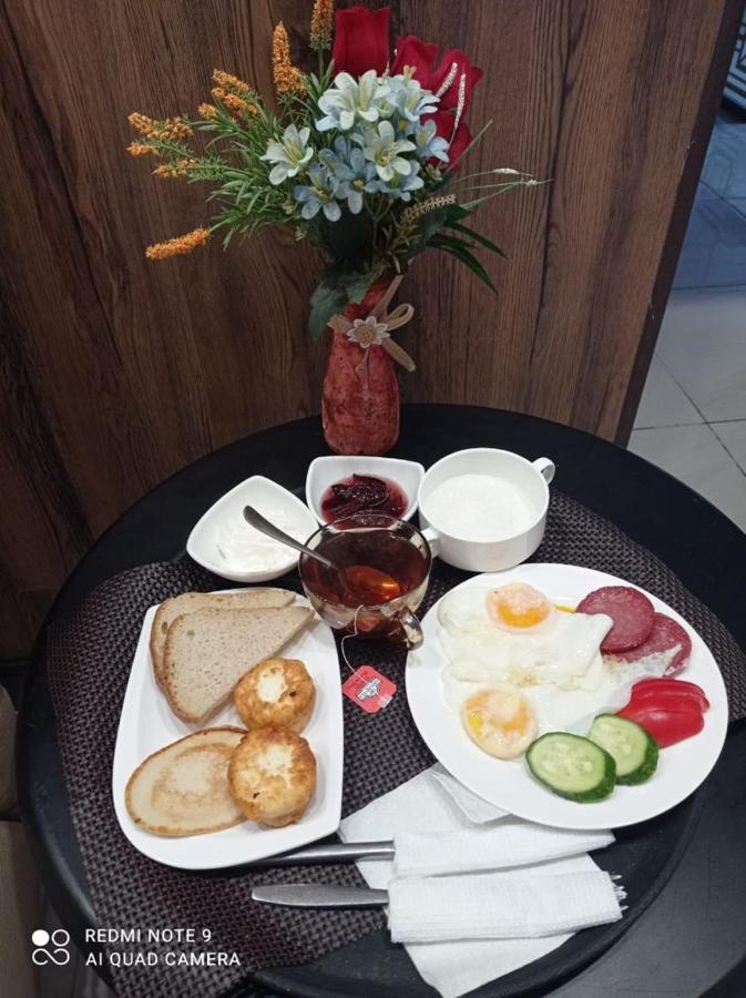 Жомарт Hotel Aktöbe Kültér fotó