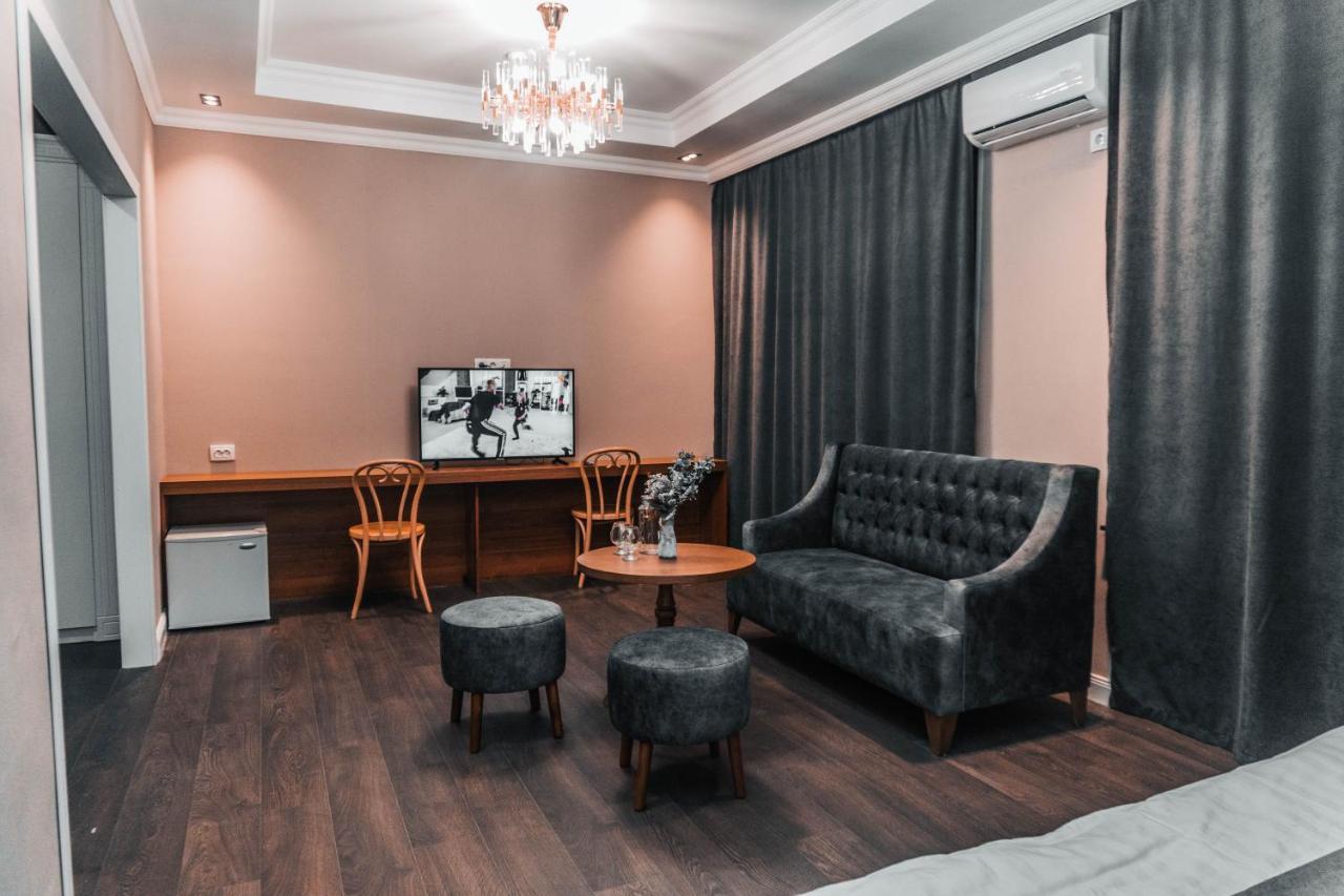 Жомарт Hotel Aktöbe Kültér fotó