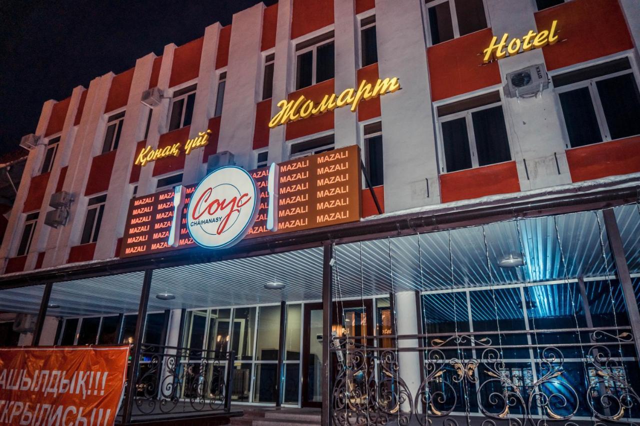 Жомарт Hotel Aktöbe Kültér fotó